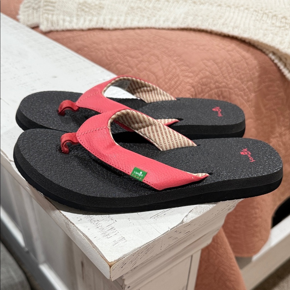 Sanuk Coral and Black Sandals